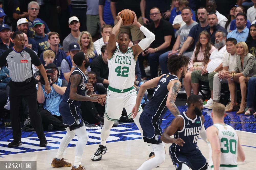 通过边路传 通过边路传